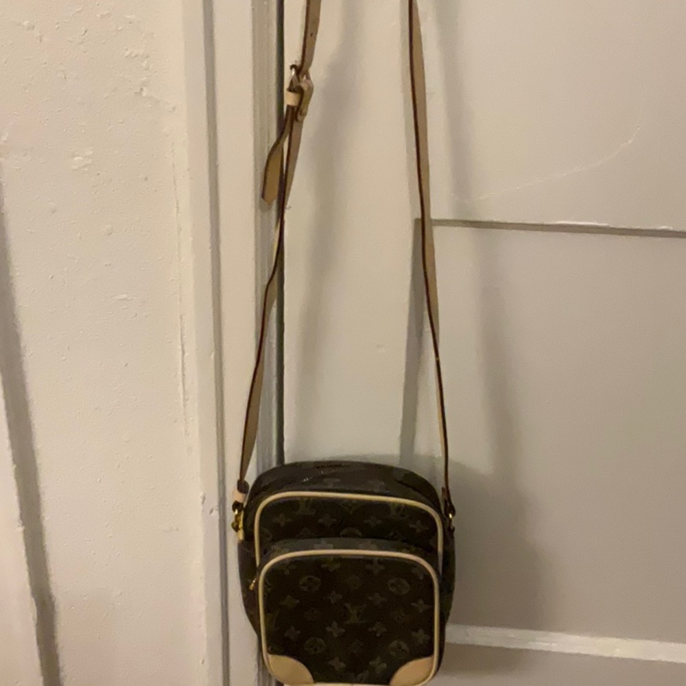 NOT AUTHENTIC LV FASHION CROSSBODY